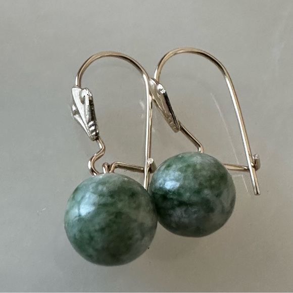 Vintage 14k Solid Gold Nephrite Drop Dangle Earrings - Picture 9 of 13